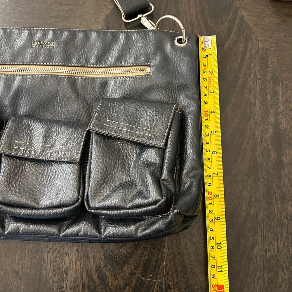 MATT & NAT ~ Vintage butter soft vegan leather unisex messenger handbag - Picture 15 of 16